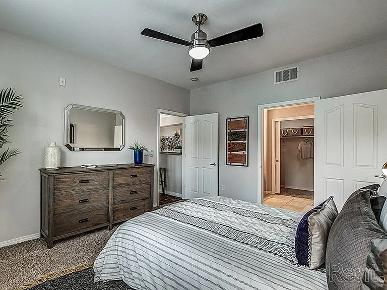 Fleetwood Apartments — Photo 9