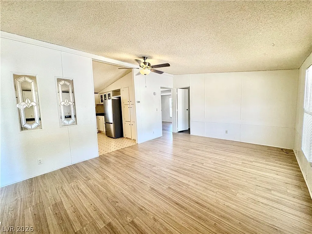 3 bed, 2.0 bath, 1080 sqft, $1,350 — Photo 2