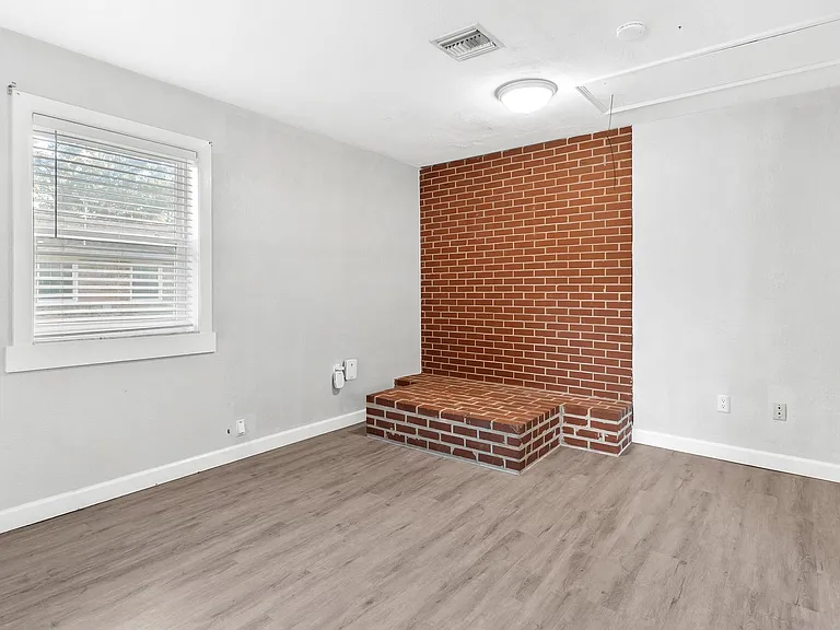 500 College Ave — Photo 13