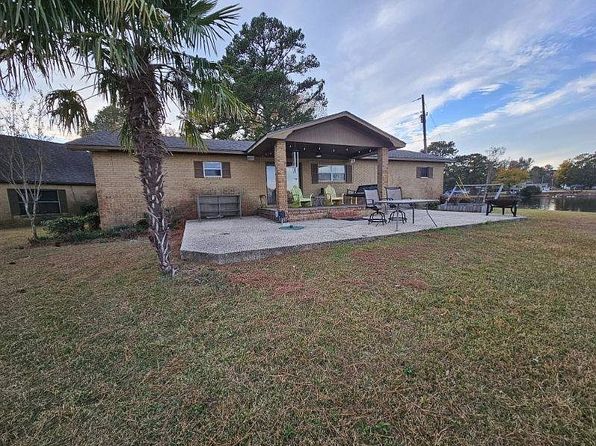 3785 Louise Dr