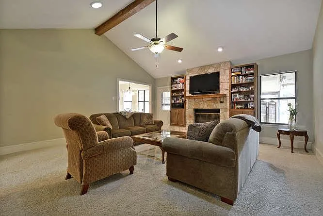 3 bed, 2.0 bath, 2013 sqft, $2,200 — Photo 4