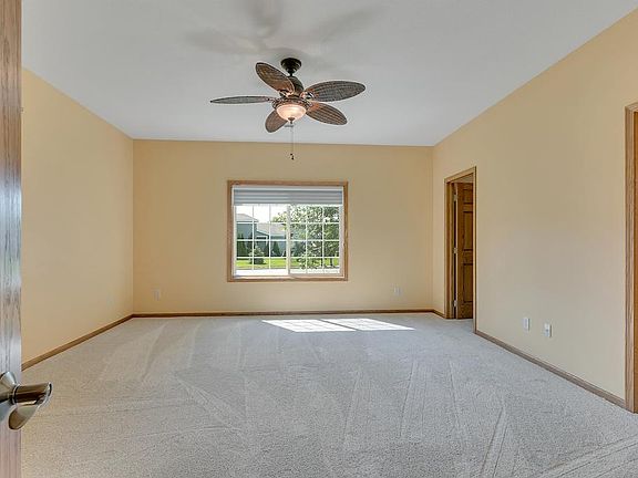 3rd image of 1749 Knottingham Dr