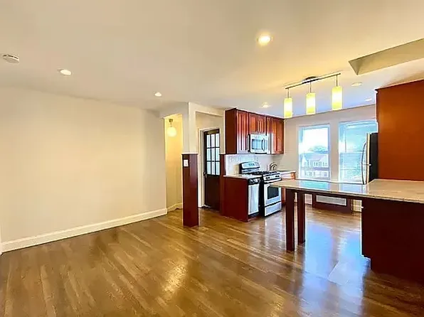 20-33 32nd Street 3 image 3 of 9