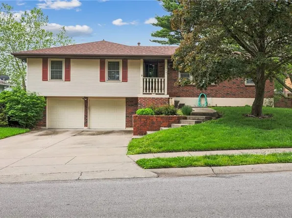 16401 E Cogan Dr, Independence, MO 64055