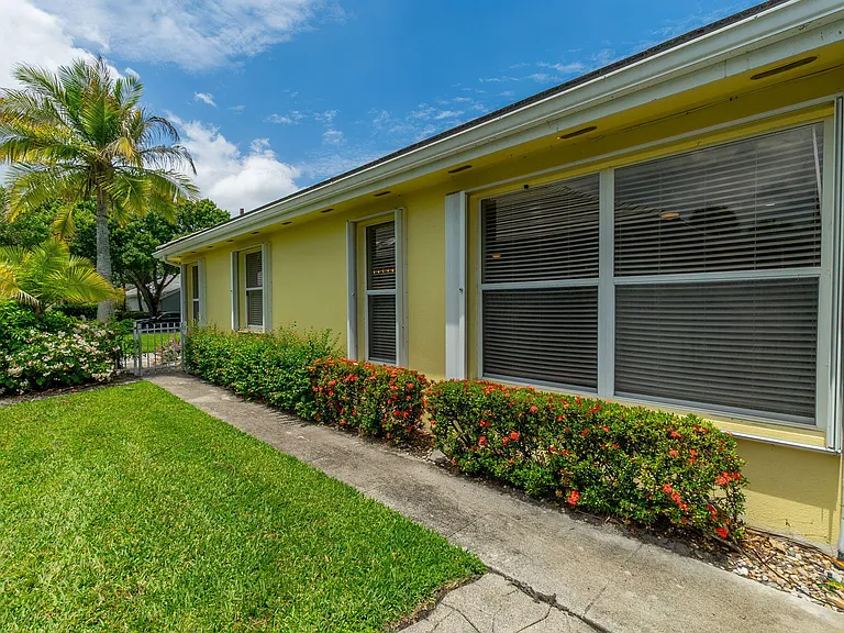 7533 SE Autumn Ln — Photo 36
