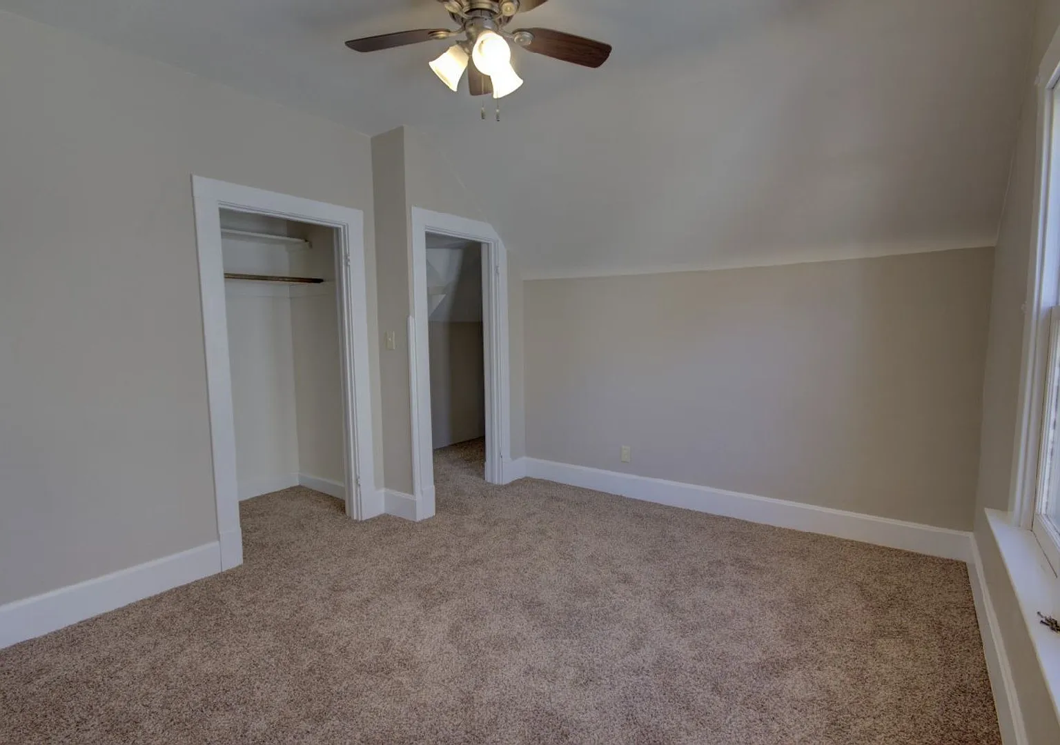 3 bedroom home — Photo 3