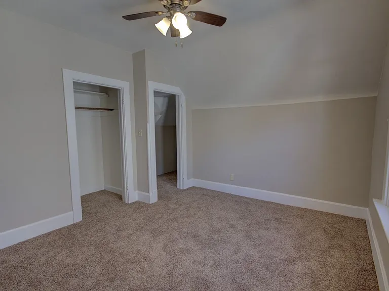 514 S Clark St — Photo 3