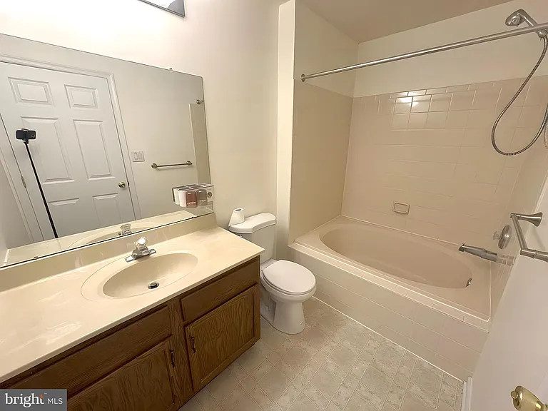 5701 Essex Ln — Photo 9
