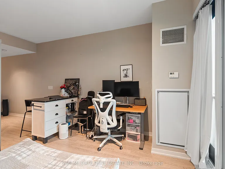 150 E Liberty St #1208 — Photo 12