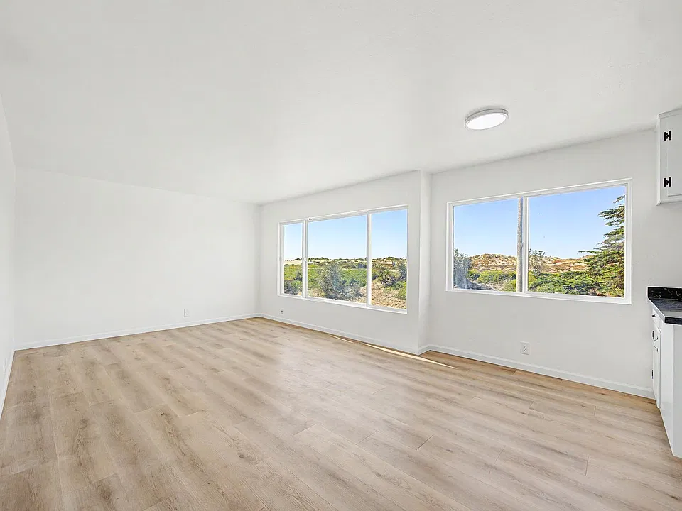1301-1361 La Playa Street (1065r)