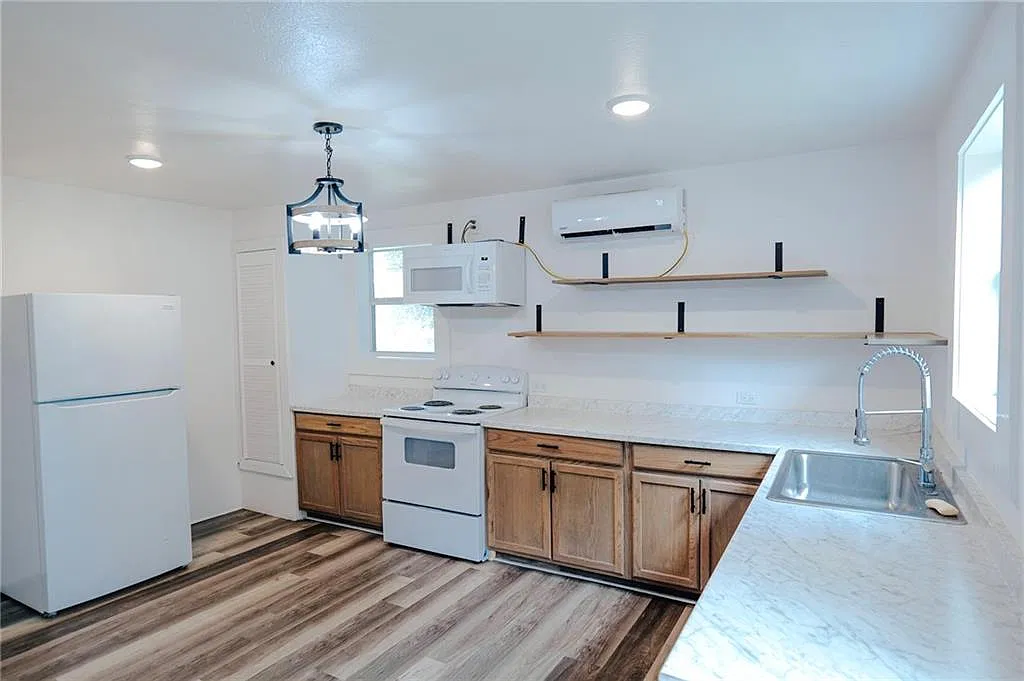3 bed, 1066 sqft, $1,450 — Photo 4
