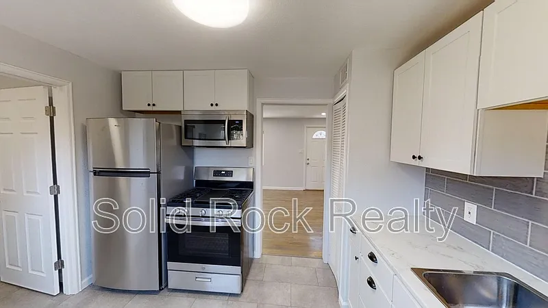 2 bed, 1.0 bath, 750 sqft, $1,400 — Photo 4