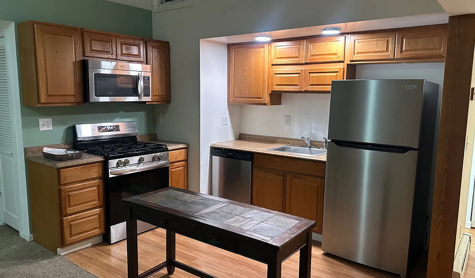 2 bed, 850 sqft, $2,300 — Photo 3
