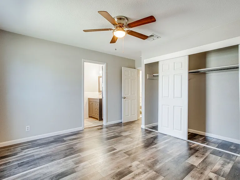 2610 Lakebriar St — Photo 8