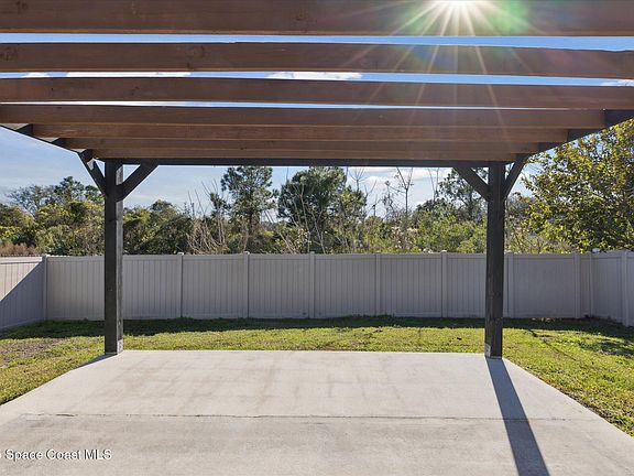 4th image of 451 Loxley Ct