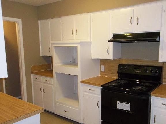 3rd image of 413 E Vine St