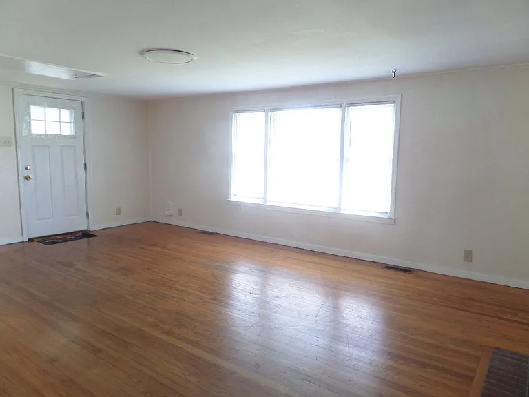608 Vail St — Photo 3