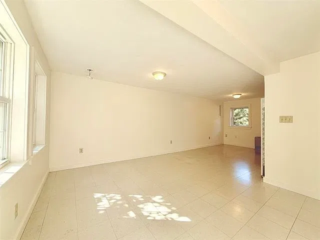 2 bed, 1.0 bath, 842 sqft, $1,850 — Photo 2