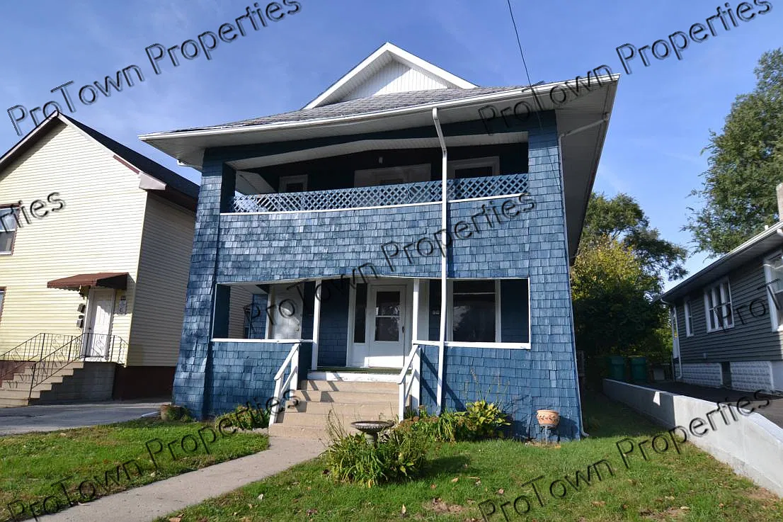 2 bed, 1.0 bath, 1092 sqft, $1,125 — Photo 2