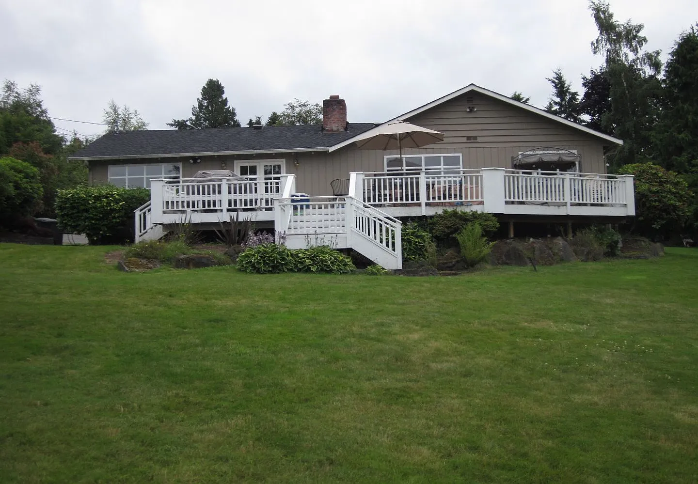 3Bd/2.5Ba Clyde Hill Home — Photo 1