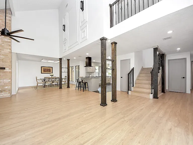 3 bed, 2.5 bath, 2746 sqft, $4,500 — Photo 2