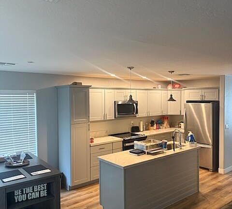 3rd image of 4821 S 5TH Avenue