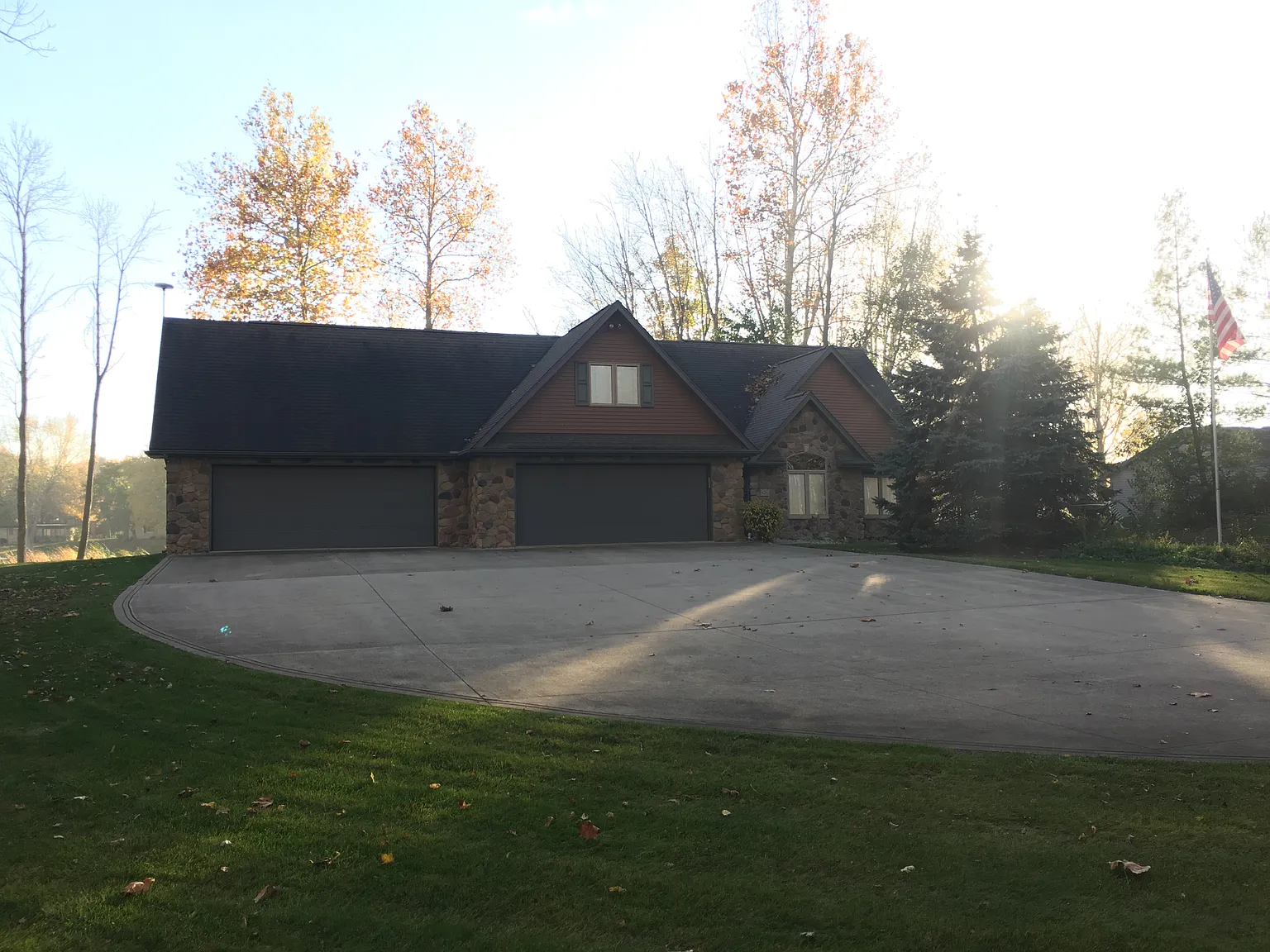 626 N Shore Dr photo 1