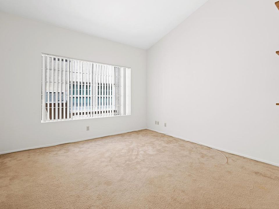 1st image of 607 N Rossmore Ave #205