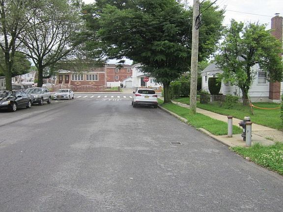 5th image of 11944 194th St
