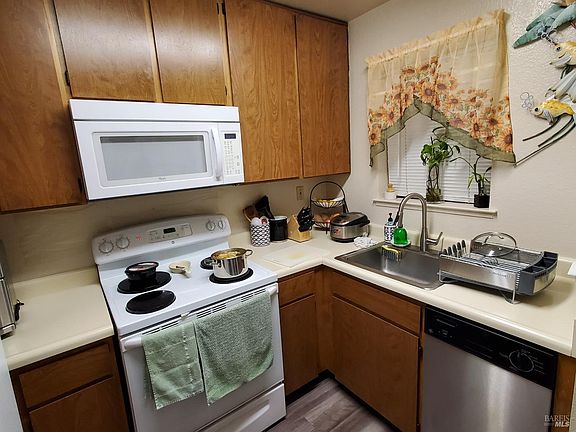 2nd image of 2167 Meadowbrook Court #B