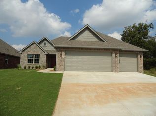 1516 E Pasadena St, Broken Arrow, OK 74011