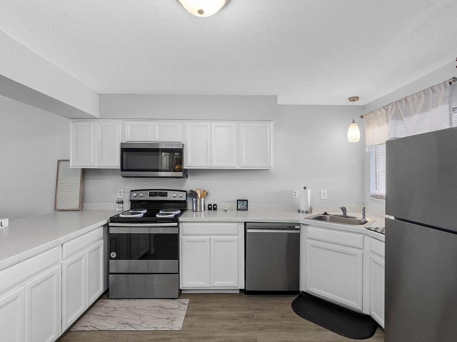 2 bed, 1125 sqft, $1,700 — Photo 4