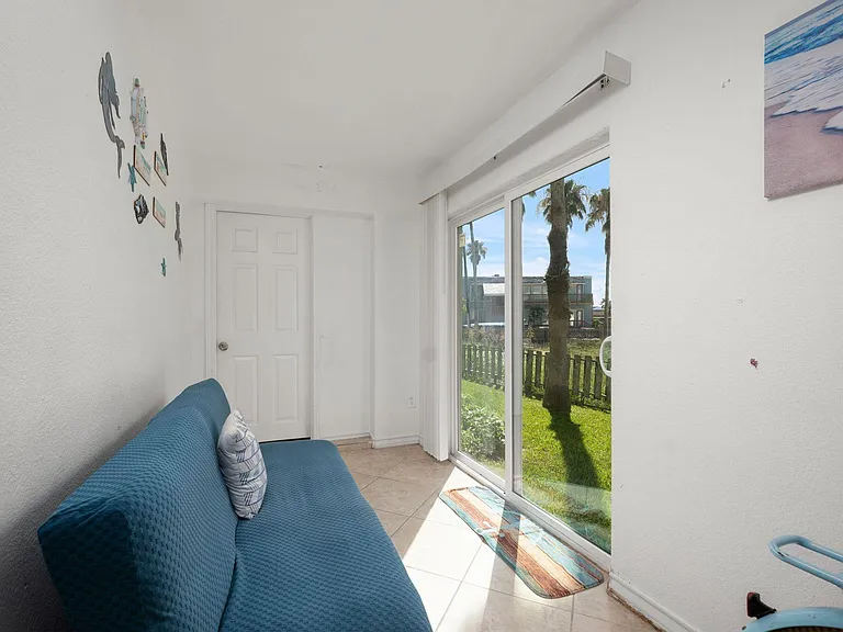 104 E Parade Dr #6 — Photo 11