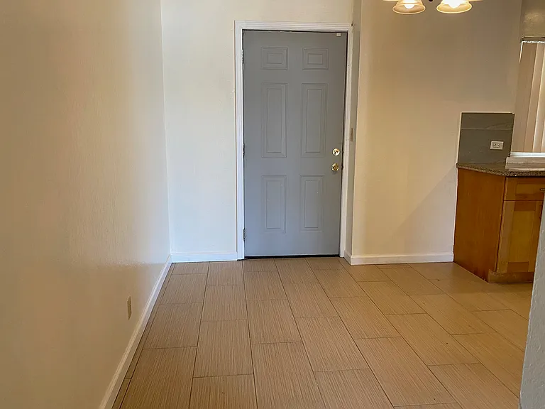 42 W Lake Dr — Photo 4