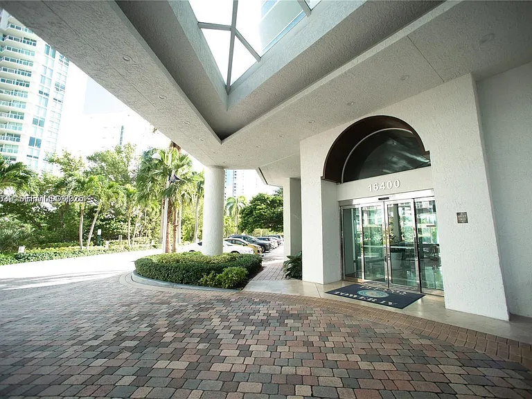 16400 Collins Ave #9 — Photo 31