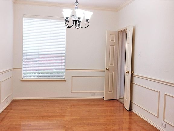 5th image of 2006 Camelot Dr