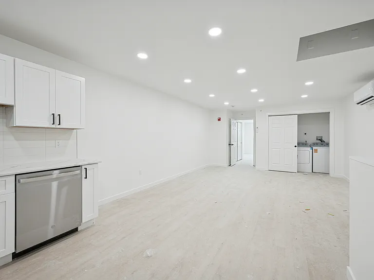 51 Farson St #4 — Photo 1