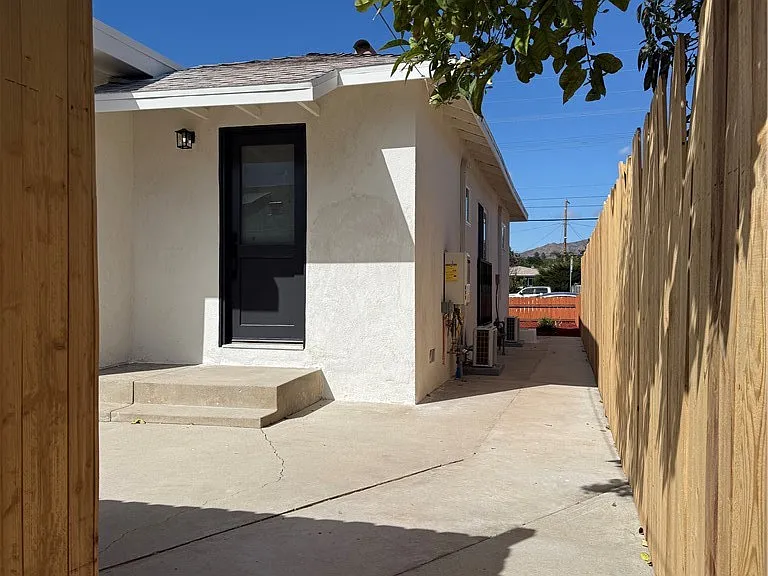 16124 San Fernando Mission Blvd — Photo 1
