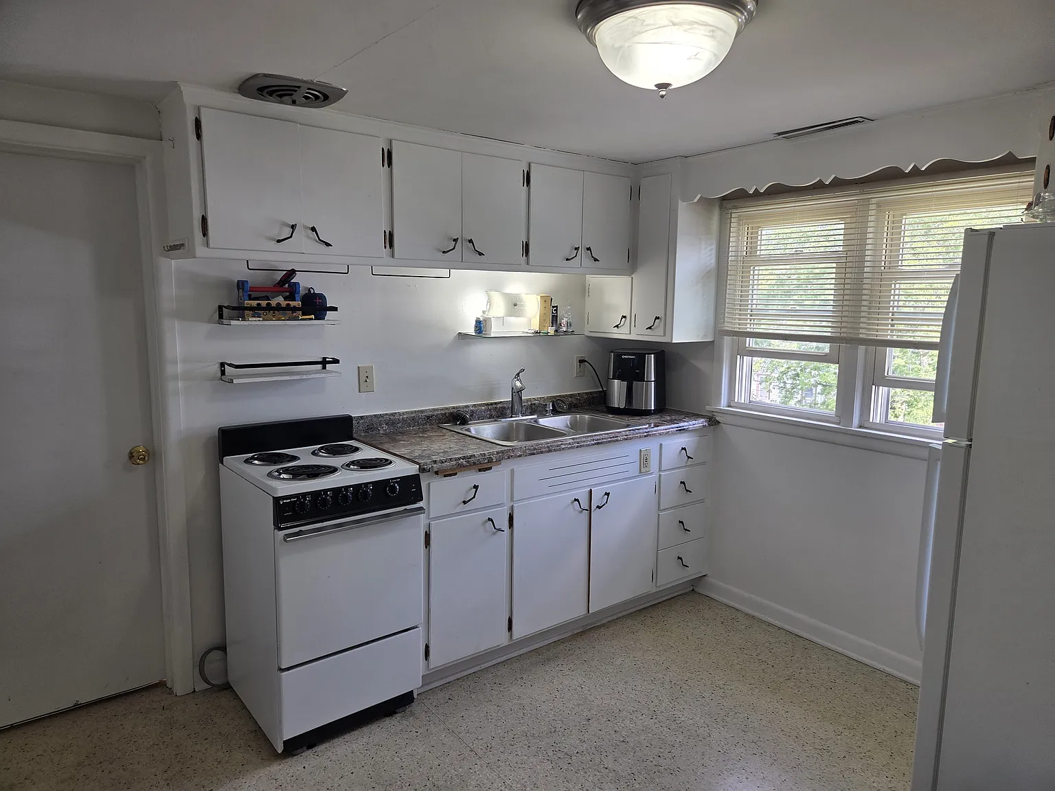 420 Marquette Ave — Photo 3