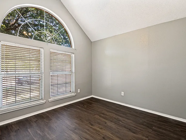 521 Brazos St — Photo 8