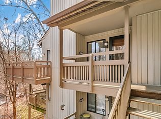 562 Meredith Ln, Cuyahoga Falls, OH