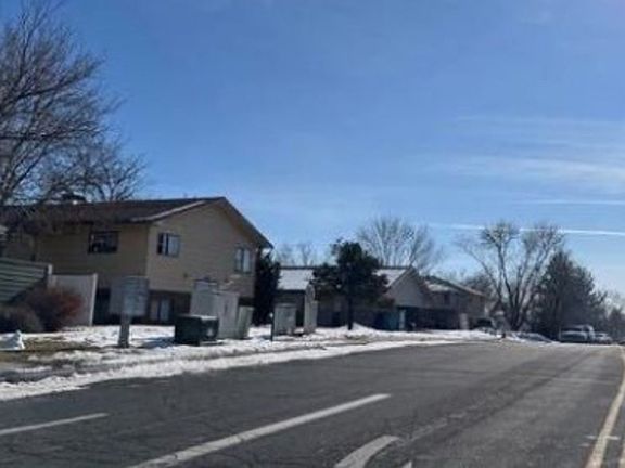 Exterior Neighborhood (street photo)
