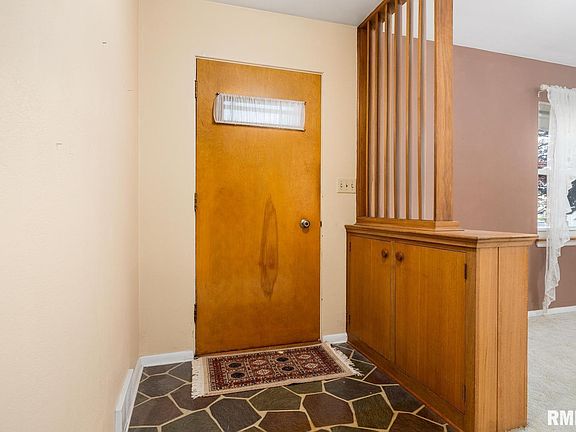 5th image of 3127 N Ellis St