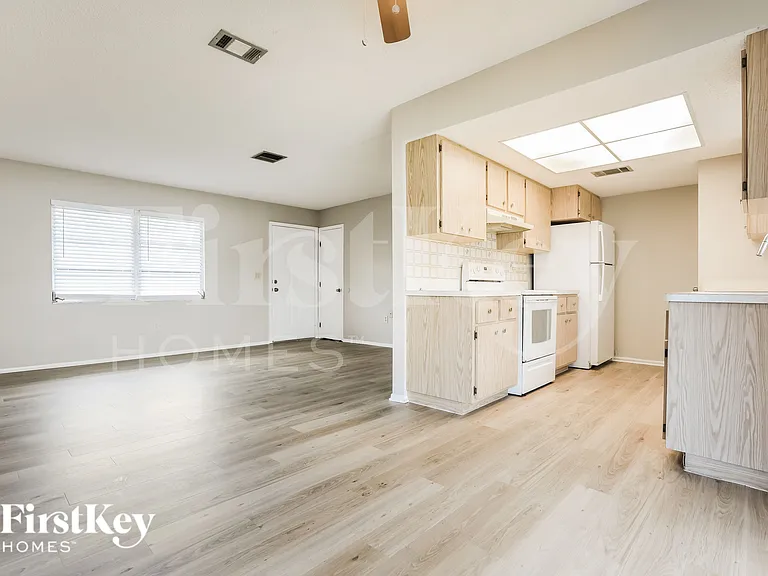 21460 Bancroft Ave — Photo 4