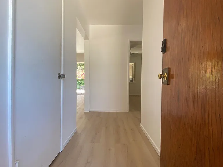 2216 N Indiana Ave — Photo 2