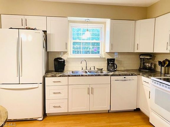 4th image of 3969 Canterbury Dr