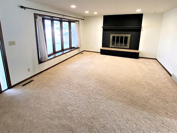 1224 N Lloyd St, Aberdeen, SD 57401 Zillow