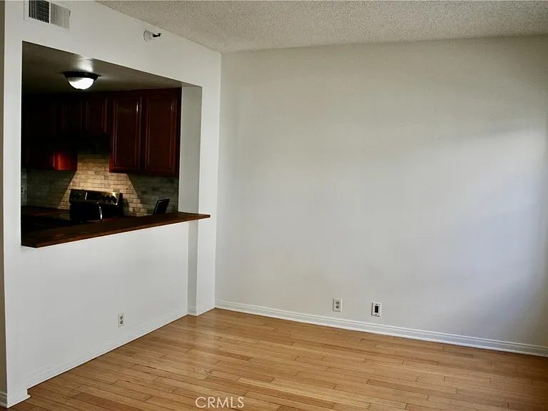 730 W 4th St #306 — Photo 32