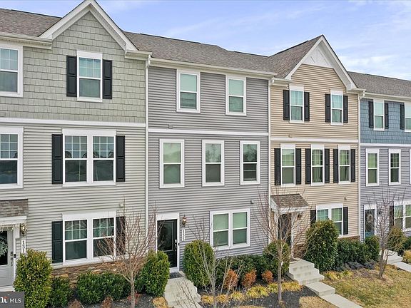 2nd image of 135 Presidents Pointe Ave