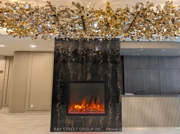 263 Wellington St W #504, Toronto, ON M5V 3E6